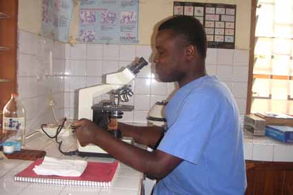 Farmaceuticos en Accion Benin Abomey Laboratorio