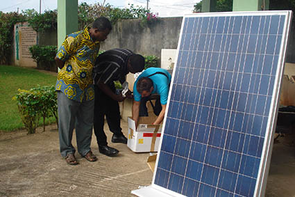 Farmaceuticos en Accion Costa de Marfil Abidjan Placas solares