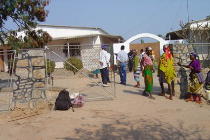 Farmaceuticos en Accion Cubal Angola Centro