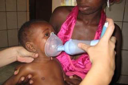 Farmaceuticos en Accion Cubal Angola Dispensario