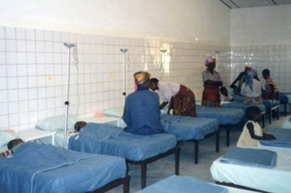 Farmaceuticos en Accion Cubal Angola camas