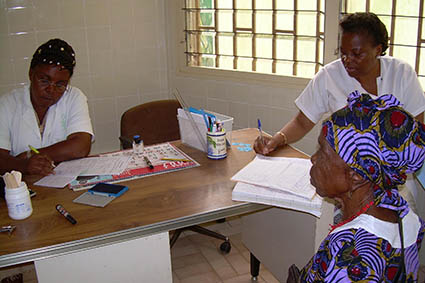 Farmaceuticos en Accion Gabón Libreville Dispensario