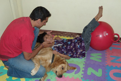 Farmaceuticos en Accion Guatemala Terapia con Animales