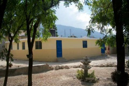 Farmaceuticos en Accion Haití Lamardelle Centro de Salud