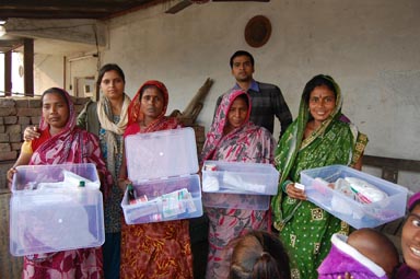 Farmaceuticos en Accion India Varanasi botiquines  