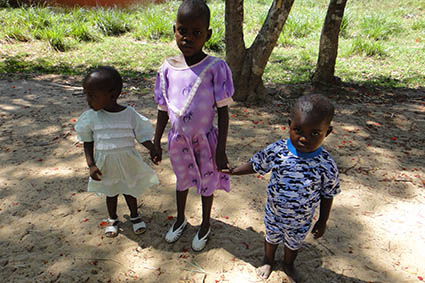 Farmaceuticos en Accion Mozambique Nampula Niños