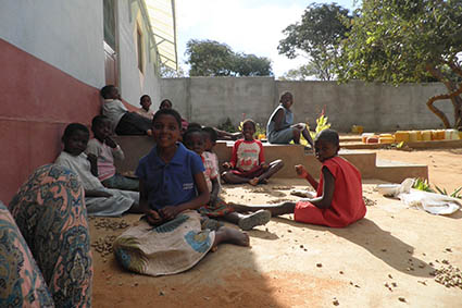 Farmaceuticos en Accion Mozambique Nampula Dentro el centro